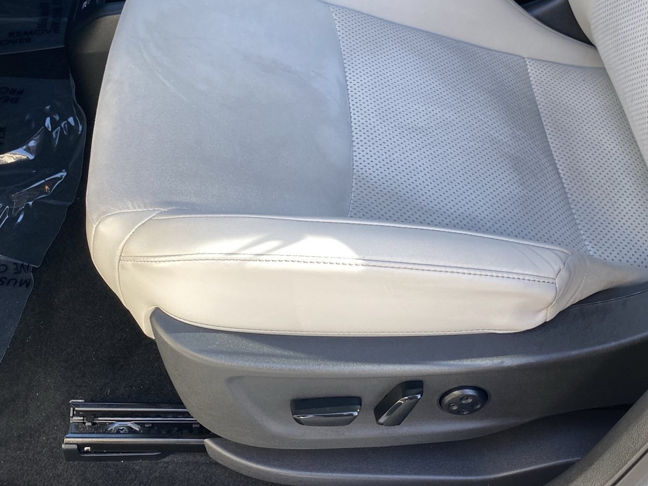 Certified 2023 Nissan Ariya FWD image 28