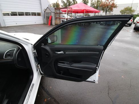 Used 2018 Chrysler 300 Limited image 14