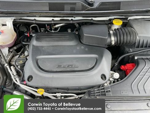 Used 2024 Chrysler Pacifica Touring-L FWD image 28
