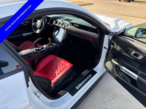 Used 2018 Ford Mustang GT Premium w/ GT Performance Package RWD image 13