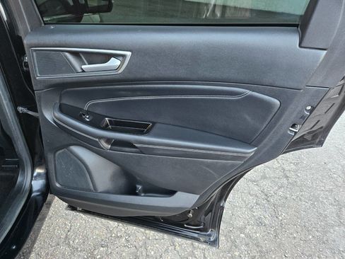 Used 2018 Ford Edge Titanium image 28
