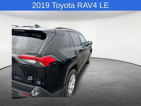 Used 2019 Toyota RAV4 LE w/ All Weather Liner Package AWD/4WD image 16