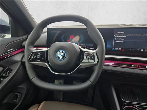 Used 2026 BMW i5 eDrive40 w/ Premium Package image 13