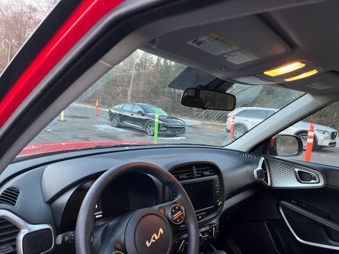 Used 2025 Kia Soul LX w/ LX Technology Package image 31