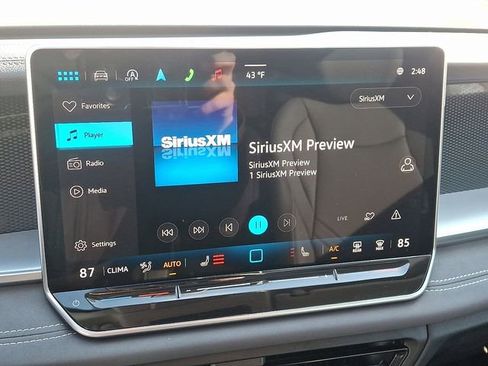 Certified 2025 Volkswagen Tiguan SE w/ Panoramic Sunroof Package image 23