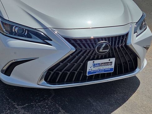 Used 2025 Lexus ES 350 w/ Premium Package FWD image 9