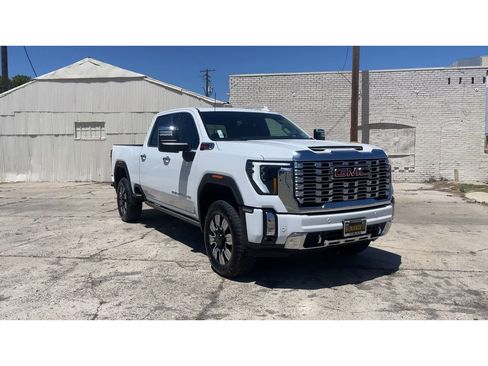 New 2026 GMC Sierra 2500 Denali w/ Denali Reserve Package AWD/4WD image 5