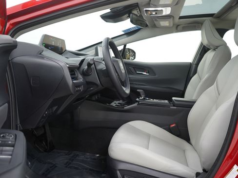 Used 2025 Toyota Prius XLE image 16
