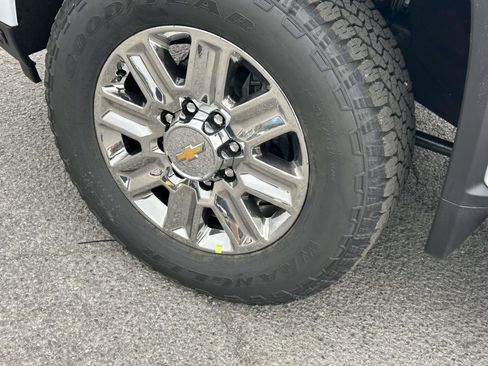 New 2026 Chevrolet Silverado 2500 High Country w/ High Country Premium Package AWD/4WD image 9