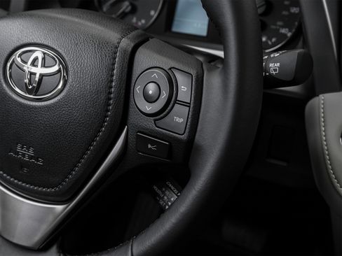 Used 2018 Toyota RAV4 Limited image 49