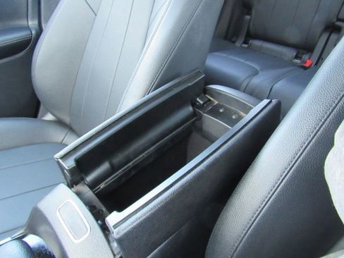 Used 2022 Mercedes-Benz GLB 250 w/ Premium Package Lite image 57