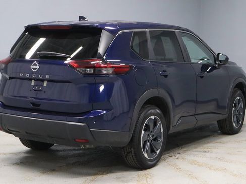 Certified 2025 Nissan Rogue SV image 10