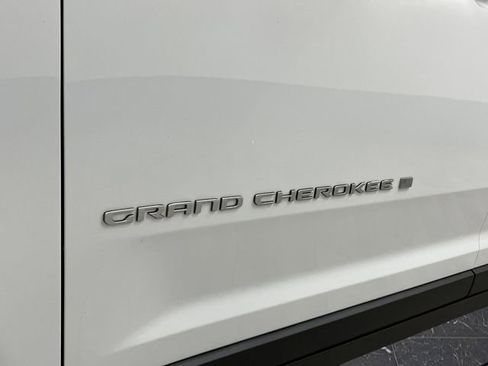 Used 2024 Jeep Grand Cherokee Limited image 38