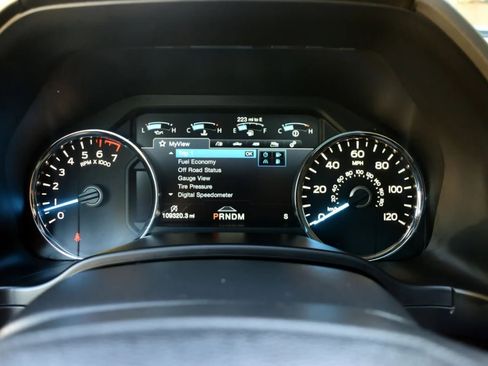 Used 2018 Ford F150 Platinum w/ Equipment Group 701A Luxury image 13