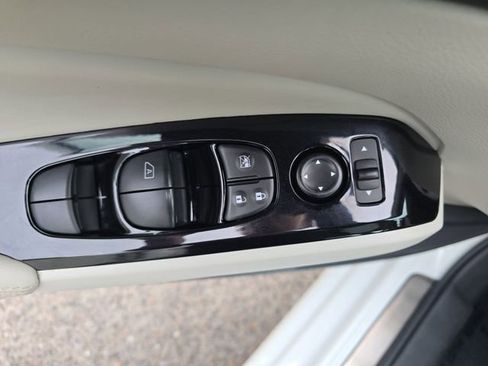 Used 2025 Nissan Altima 2.5 SL FWD image 32