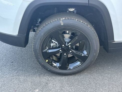 New 2025 Jeep Grand Cherokee Limited w/ Luxury Tech Group II image 17