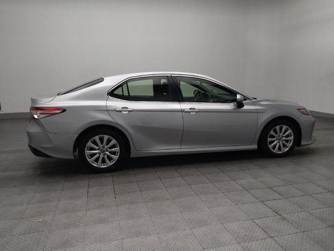 Used 2018 Toyota Camry LE image 10