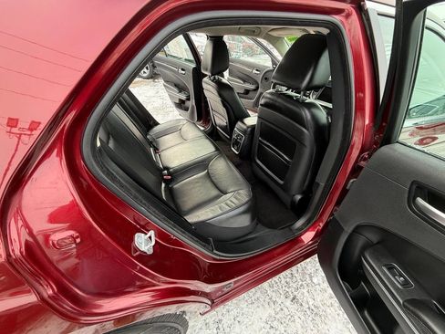 Used 2018 Chrysler 300 Limited w/ Safetytec Plus Group image 19