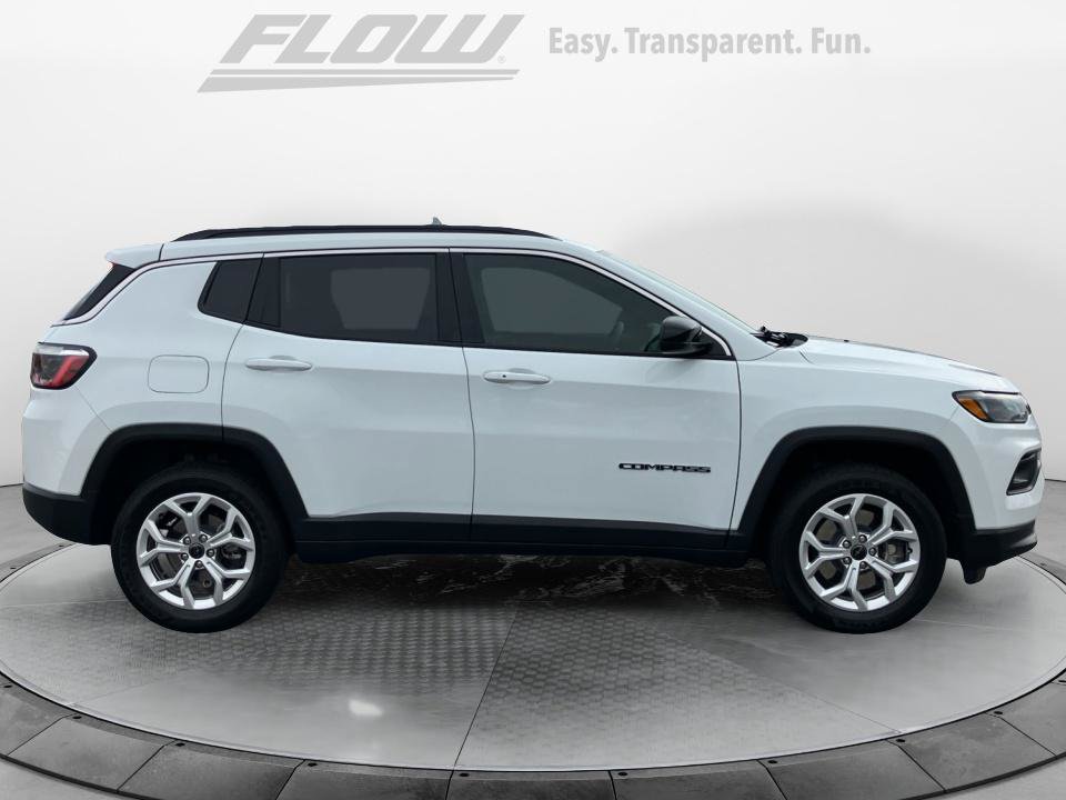 Used 2025 Jeep Compass Latitude AWD/4WD image 10