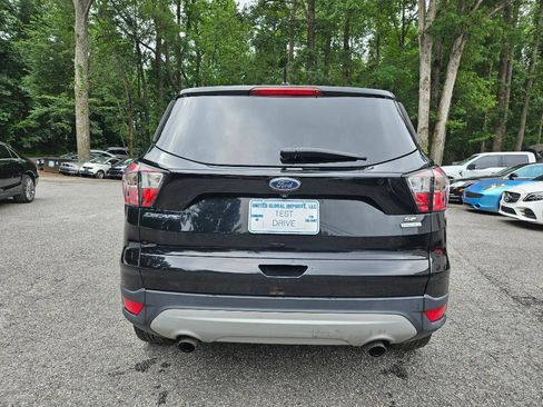 Used 2017 Ford Escape SE image 9