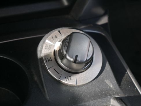 Used 2016 Toyota 4Runner SR5 Premium image 13