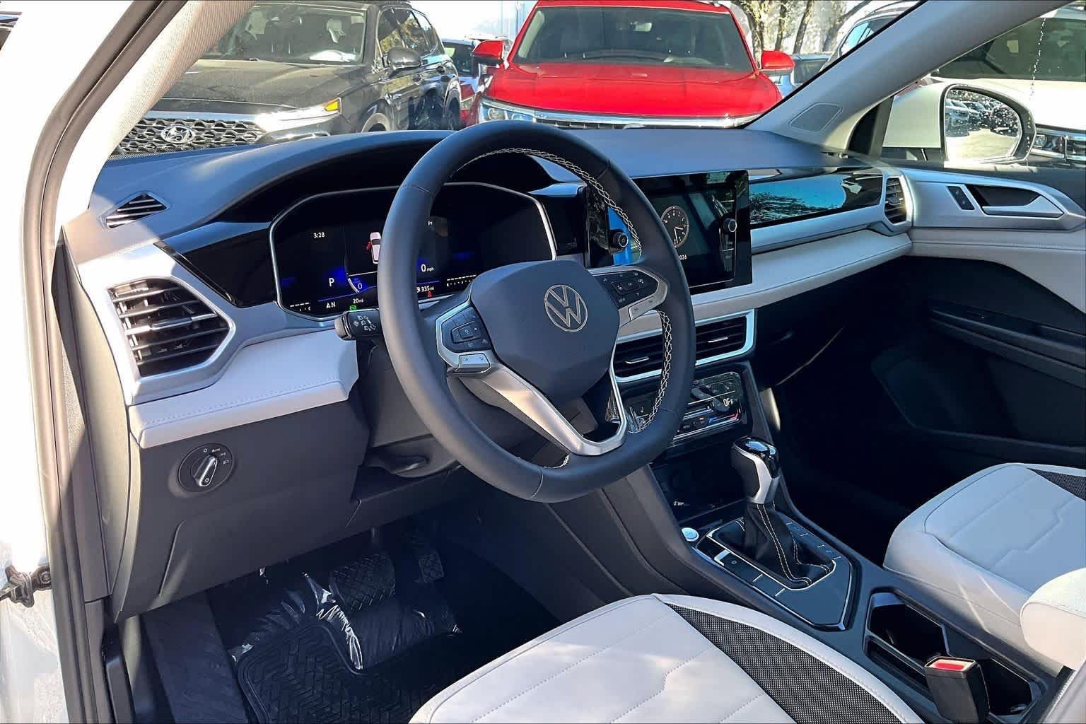 New 2026 Volkswagen Taos SE FWD image 8