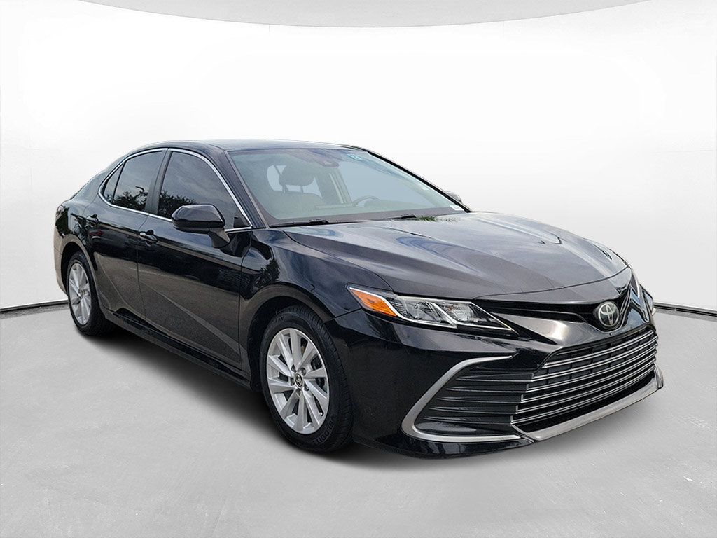 Certified 2022 Toyota Camry LE FWD image 3