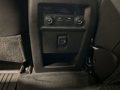 Used 2023 Chevrolet Traverse LT image 43