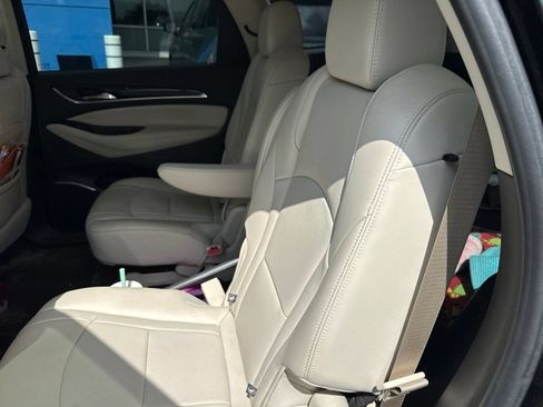 Used 2022 Buick Enclave Essence w/ Experience Buick Package FWD image 10