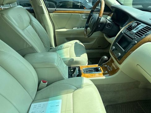Used 2011 Cadillac DTS Platinum FWD image 27