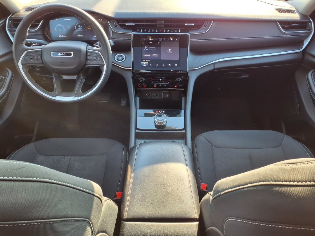 Used 2024 Jeep Grand Cherokee Laredo AWD/4WD image 15