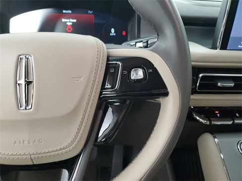 Used 2023 Lincoln Aviator 2WD image 26