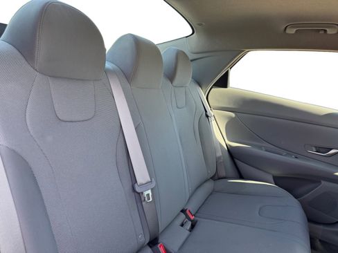 Used 2024 Hyundai Elantra SE FWD image 18