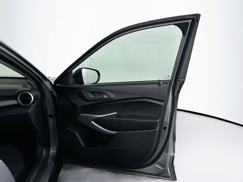 Used 2025 Chevrolet Trax LS image 30