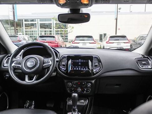 Used 2019 Jeep Compass Latitude FWD image 16