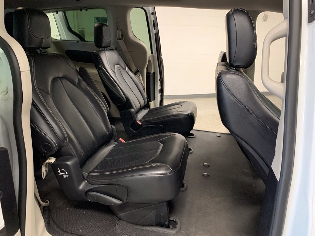 Used 2022 Chrysler Pacifica Touring-L FWD image 6