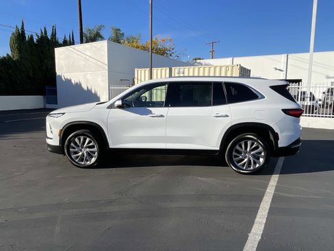 Used 2025 Buick Enclave Preferred image 8