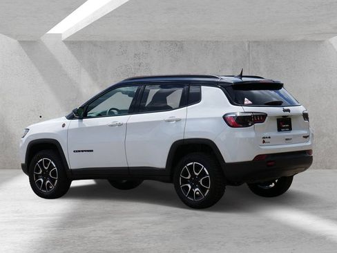 Used 2024 Jeep Compass Trailhawk AWD/4WD image 4