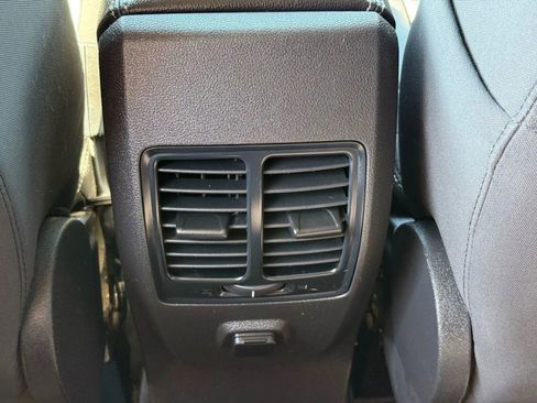 Used 2017 Ford Escape SE image 48