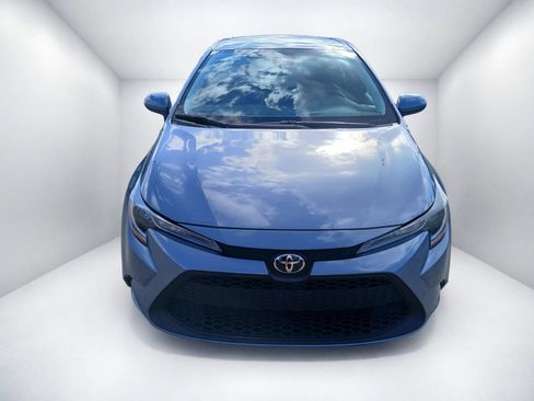 Used 2020 Toyota Corolla LE FWD image 3