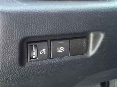 Used 2020 Toyota RAV4 XLE FWD image 10