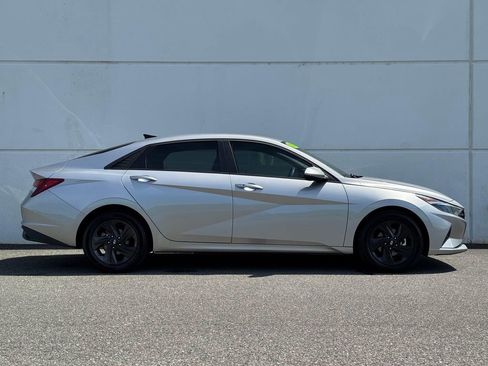 Used 2021 Hyundai Elantra SEL w/ Convenience Package FWD image 8