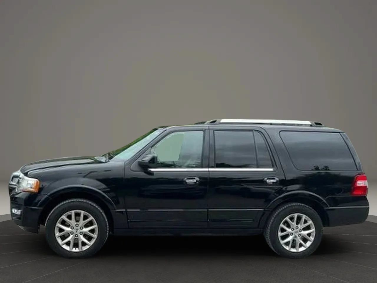 Used 2016 Ford Expedition Limited w/ Equipment Group 301A AWD/4WD image 6