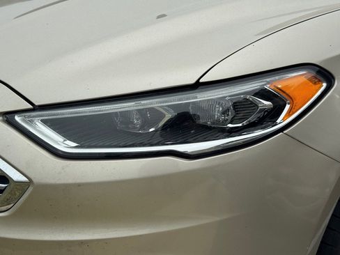 Used 2017 Ford Fusion SE w/ Fusion SE Technology Package FWD image 23