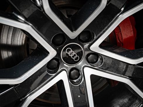 Used 2021 Audi Q8 Prestige image 8