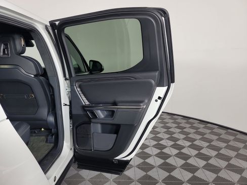 Used 2022 Rivian R1T Launch Edition image 19