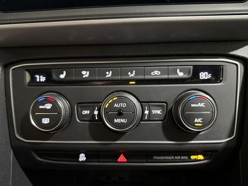 Used 2020 Volkswagen Atlas Cross Sport SE w/ Towing Package image 16