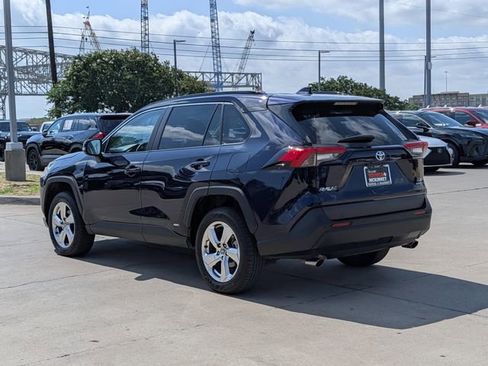 Used 2021 Toyota RAV4 XLE Premium AWD/4WD image 9