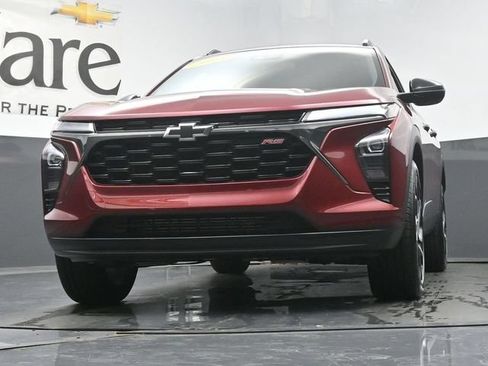 Used 2025 Chevrolet Trax RS FWD image 60