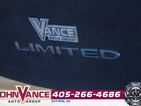 Used 2025 Chrysler Pacifica Limited image 13